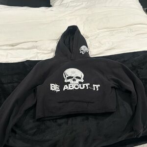 the Drive Clothing Crop Skull Long Sleeve Sweatshirt